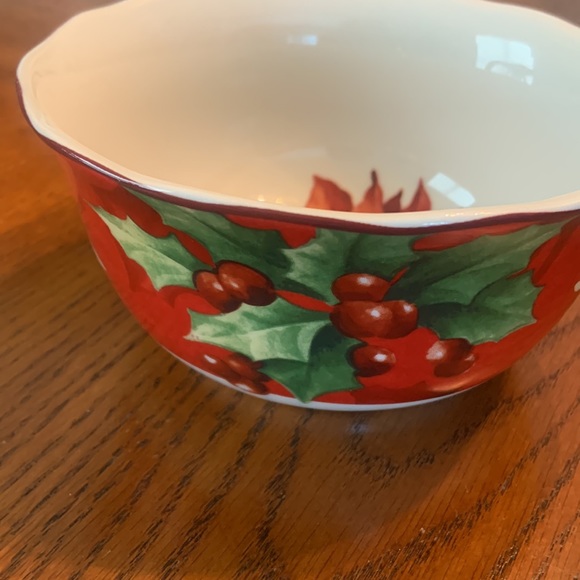BEAUTIFUL Holiday/Christmas Bowl NWOT - Porcelain China Gorgeously Designed - Picture 13 of 15
